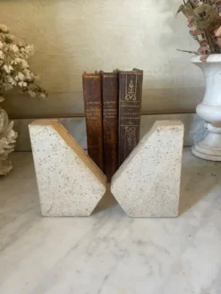 Paire de serre-livres en marbre