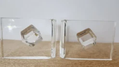 Paire de serre-livres en plexiglas massif, cubes facettés, années 1980