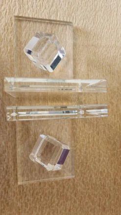 Paire de serre-livres en plexiglas massif, cubes facettés, années 1980