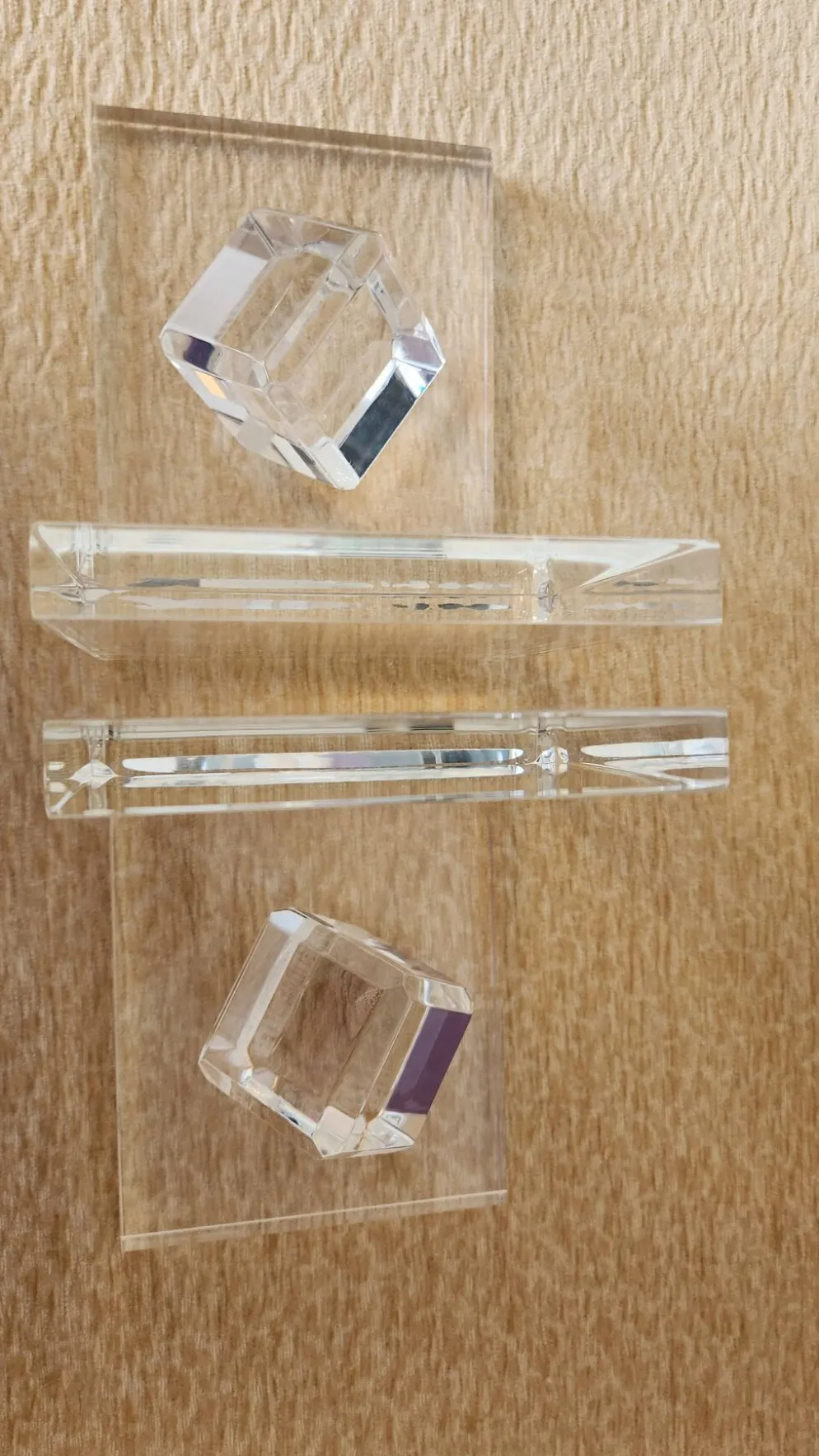 Paire de serre-livres en plexiglas massif, cubes facettés, années 1980
