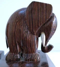 Paire de serre-livres éléphants stylisés bois massif