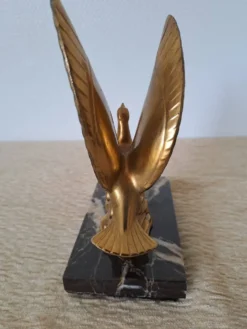 Paire de serre-livres oiseaux dorés sur marbre veiné – Mid-Century vintage