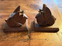 Paire de serre-livres vintage en bois sculpté – chiens Scottish Terrier