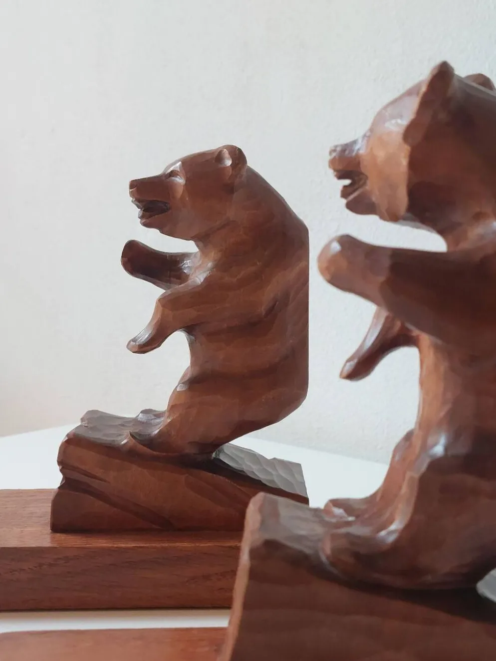 Paire de serre-livres vintage en bois sculpté à la main, décor ours