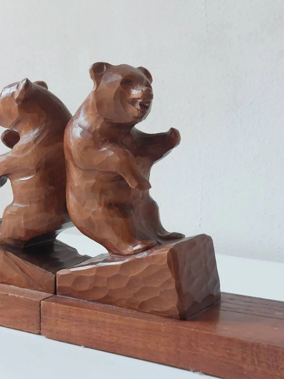 Paire de serre-livres vintage en bois sculpté à la main, décor ours