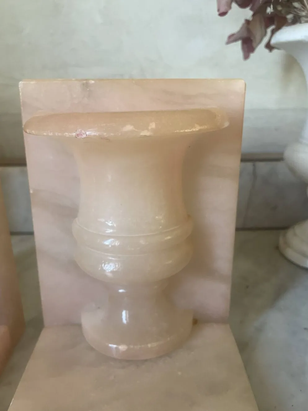 Paire de serre-livres vintage vase Médicis en onyx rose