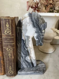 Paire de serre livre tête de cheval en marbre vintage