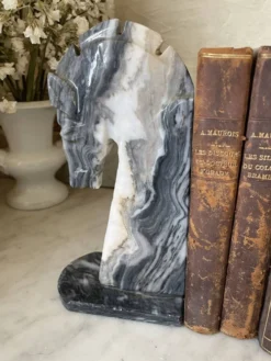 Paire de serre livre tête de cheval en marbre vintage