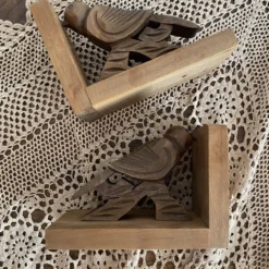 Paire de serres livres art déco en bois sculptés oiseaux