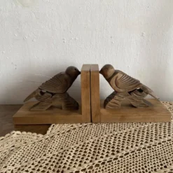 Paire de serres livres art déco en bois sculptés oiseaux