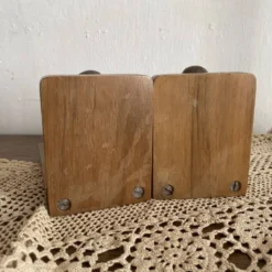 Paire de serres livres art déco en bois sculptés oiseaux