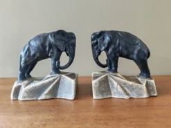 Paire de serres livres art déco en plâtre