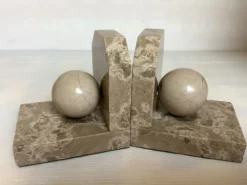 Paire de serres livres boules en marbre beige