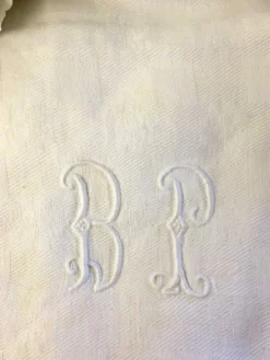 Paire de serviettes anciennes monogrammes blanches
