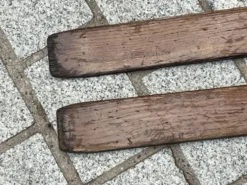 Paire de skis vintage en bois L=203 cm