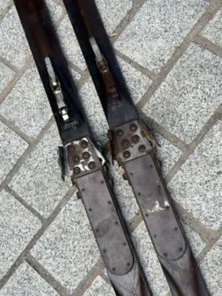 Paire de skis vintage en bois L = 198 cm