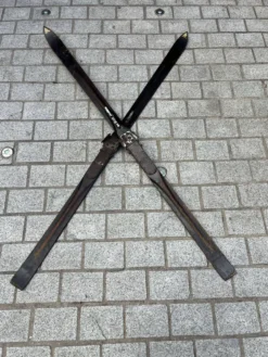 Paire de skis vintage en bois L = 198 cm
