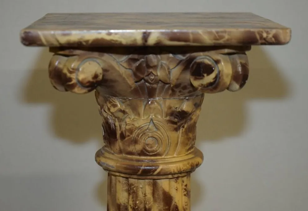 Paire de socles de pilier corinthien sculptés à la main