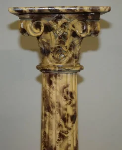 Paire de socles de pilier corinthien sculptés à la main