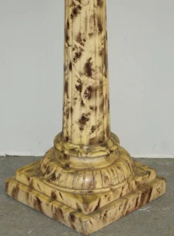 Paire de socles de pilier corinthien sculptés à la main