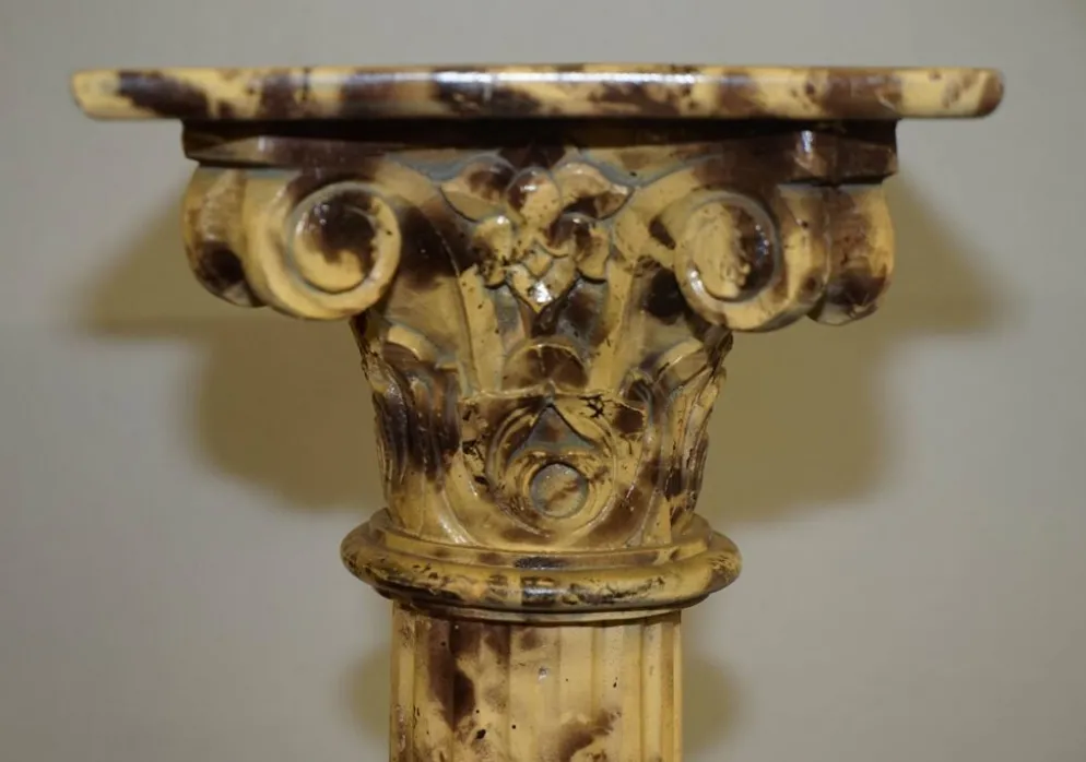 Paire de socles de pilier corinthien sculptés à la main