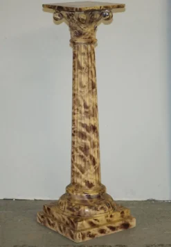 Paire de socles de pilier corinthien sculptés à la main