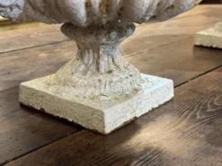 Paire de vases médicis en fonte XIXème