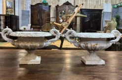Paire de vases médicis en fonte XIXème