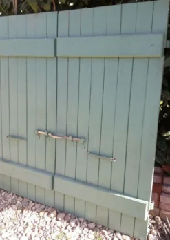 Paire de volets en bois pentures en fer