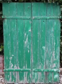 Paire de volets H125xL87cm anciens en sapin peint