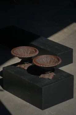 Paire d'urnes / vases de jardin en fonte de style néoclassique, français, années 1900