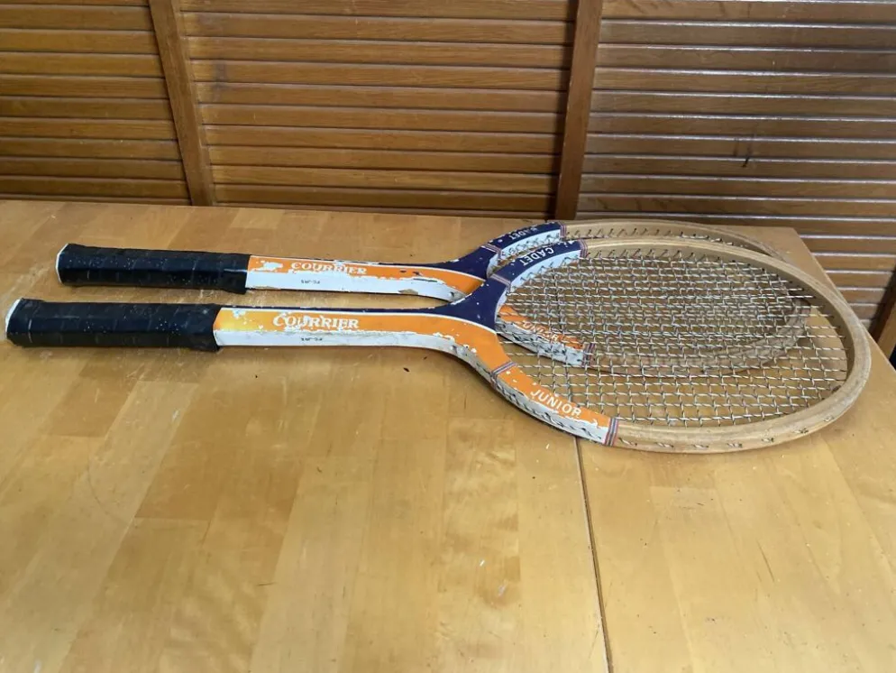Paire raquette tennis ancienne courrier cadet junior bois sport vintag