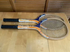 Paire raquette tennis ancienne courrier cadet junior bois sport vintag