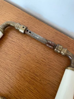 paires de poignées béquille en porcelaine et laiton