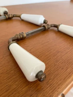 paires de poignées béquille en porcelaine et laiton