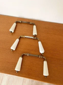 paires de poignées béquille en porcelaine et laiton