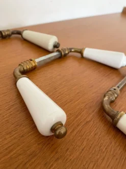 paires de poignées béquille en porcelaine et laiton