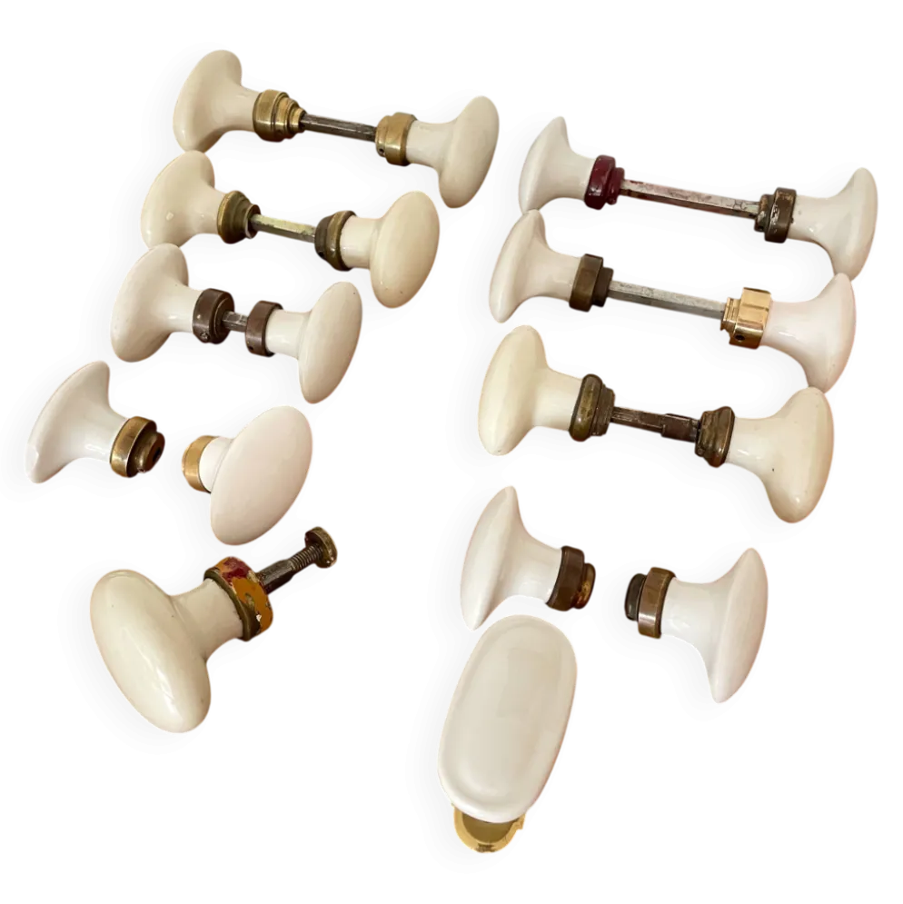 8 paires de poignées de porte et 2 poignées de fenêtres en porcelaine
