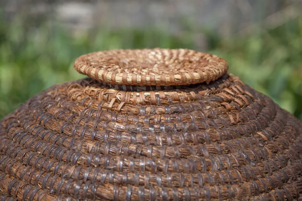 Panier ancien avec couvercle, bourgne paille et ronce, panier tressé, décoration intérieur