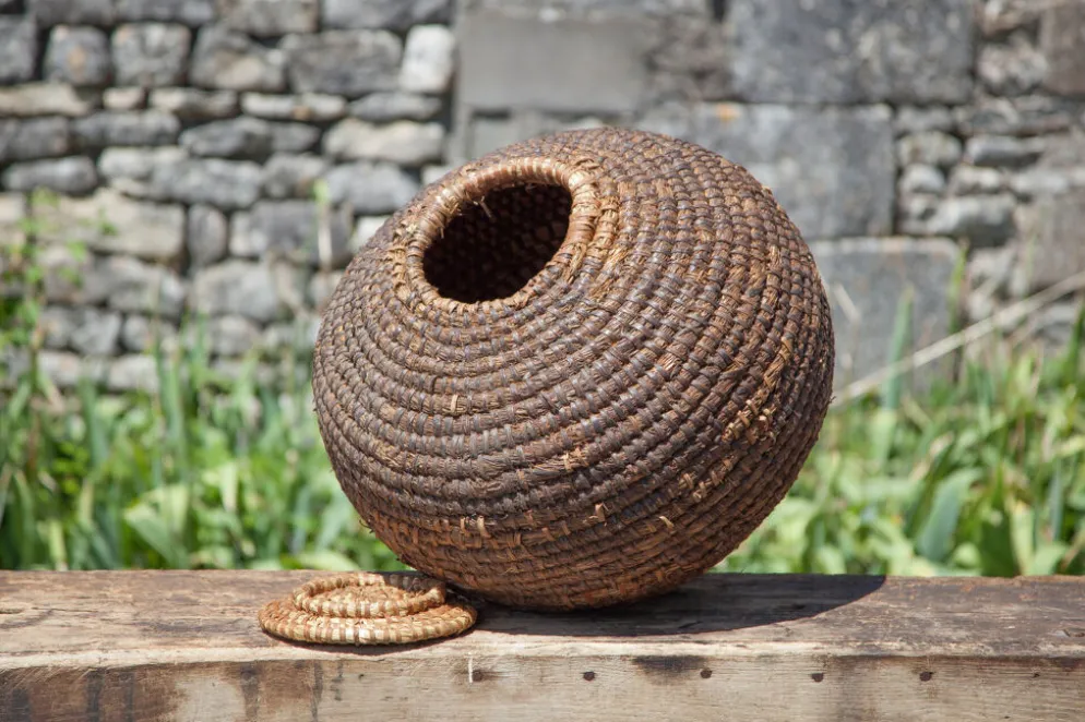 Panier ancien avec couvercle, bourgne paille et ronce, panier tressé, décoration intérieur