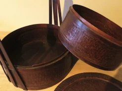 Panier ancien en bois et rotin avec 3 sections, vers 1900