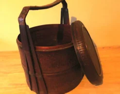 Panier ancien en bois et rotin avec 3 sections, vers 1900