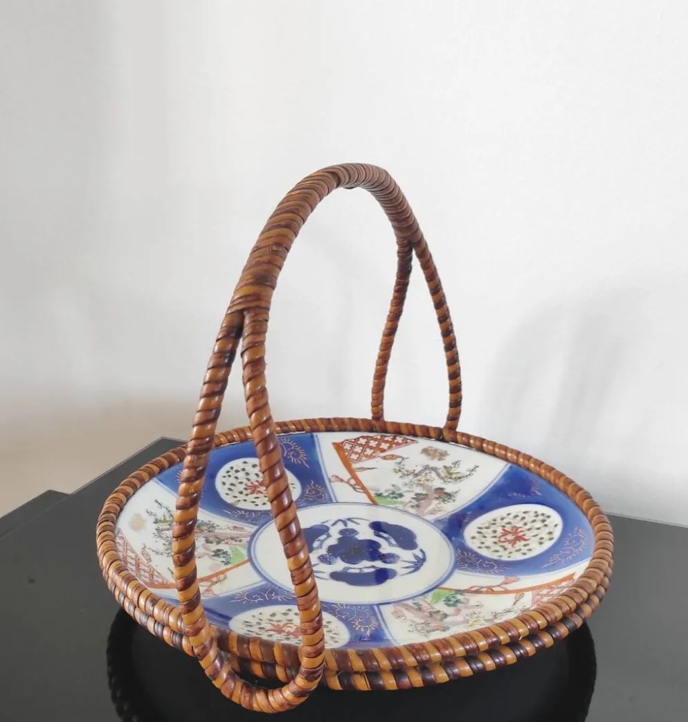 Panier ancien Imari en porcelaine du Japon et rotin tressé - Ère Meiji