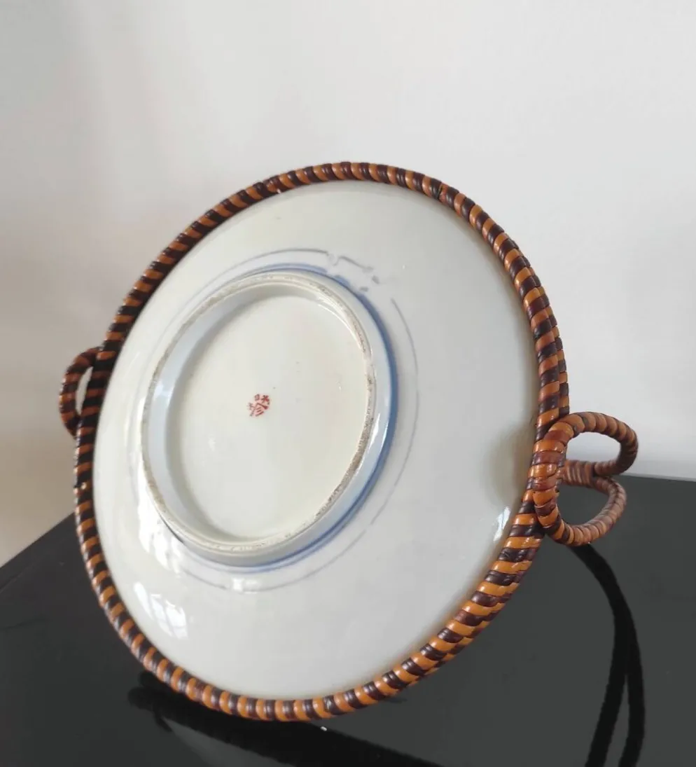 Panier ancien Imari en porcelaine du Japon et rotin tressé - Ère Meiji