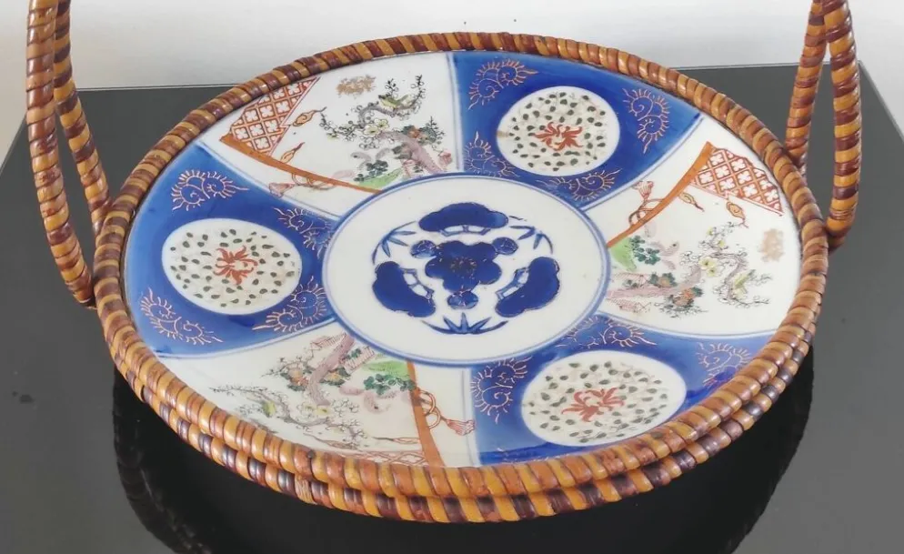 Panier ancien Imari en porcelaine du Japon et rotin tressé - Ère Meiji