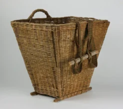 Panier arrière fabriqué à partir de saule finement tissé.
