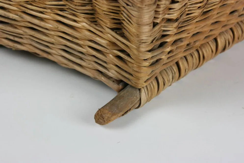 Panier arrière fabriqué à partir de saule finement tissé.