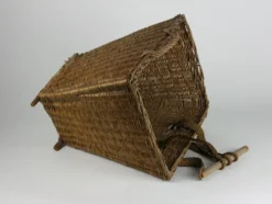 Panier arrière fabriqué à partir de saule finement tissé.