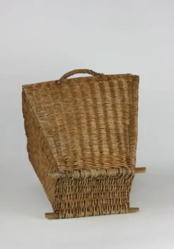 Panier arrière fabriqué à partir de saule finement tissé.