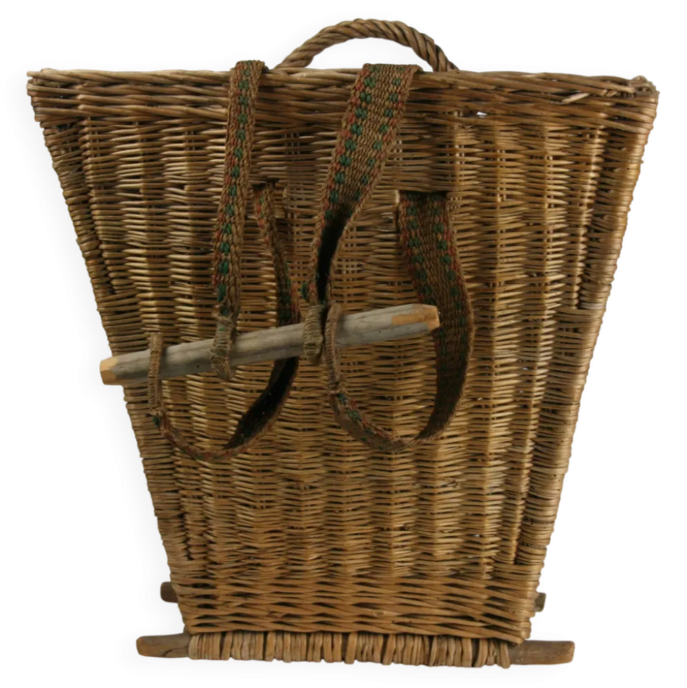 Panier arrière fabriqué à partir de saule finement tissé.